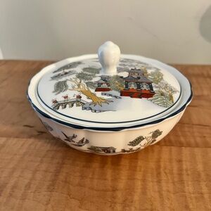 Wedgwood Bone China CHINESE LEGEND Lidded Bowl